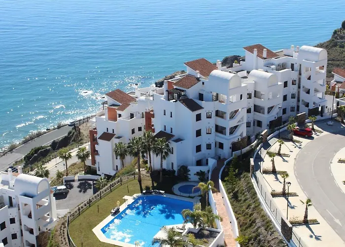 Apartamento De 2 Dormitorios En Torrox Costa