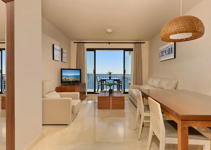 Apartamento De 2 Dormitorios En Torrox Costa